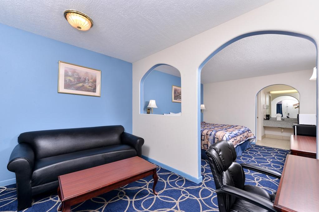 Americas Best Value Inn And Suites Houston/Northwest Brookhollow Habitación foto