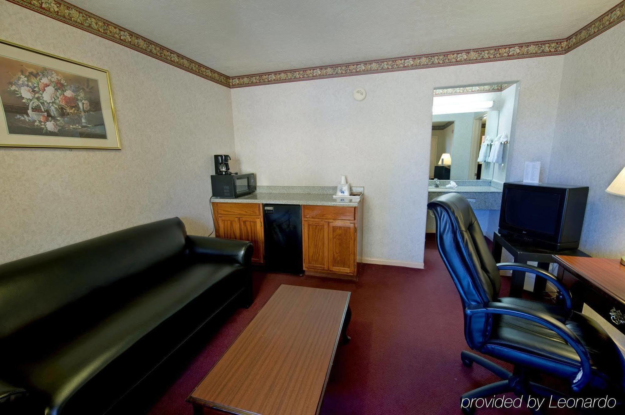 Americas Best Value Inn And Suites Houston/Northwest Brookhollow Exterior foto