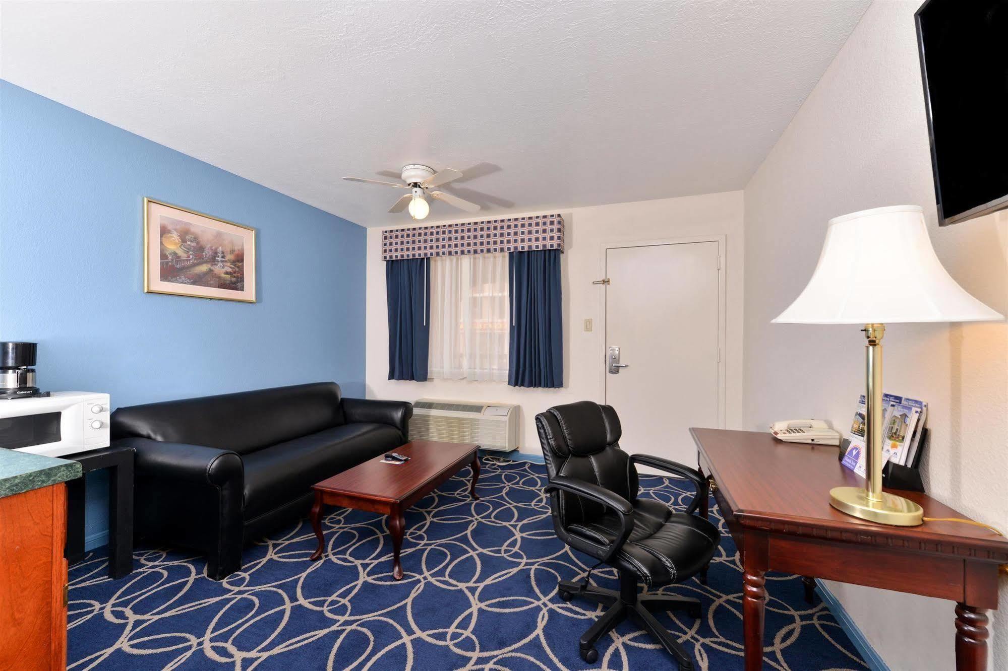 Americas Best Value Inn And Suites Houston/Northwest Brookhollow Exterior foto